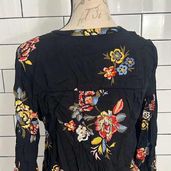Old Navy Medium Black Floral Blouse Long Sleeve - Picture 5 of 7